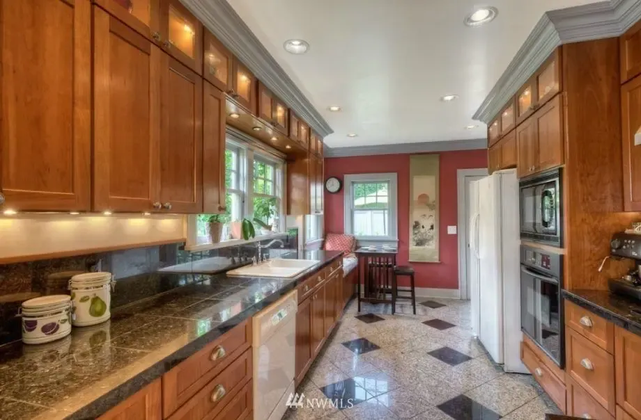 Seattle Queen Anne Opportunity - Photo 4