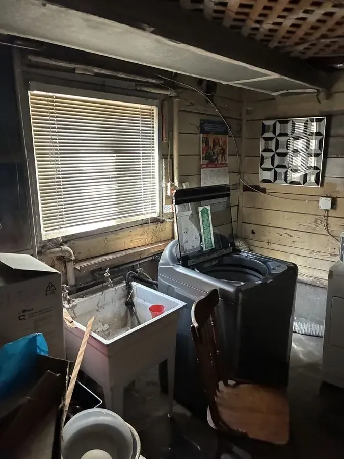 Seattle Flip 2/1 + Daylight Basement — $600K / $825K+ ARV - Photo 27