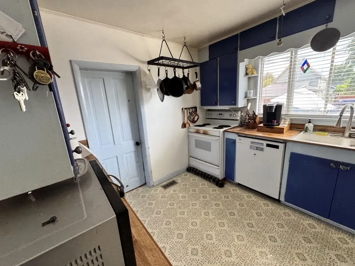 Tacoma Century Fixer 4/2 — $280K / $550K ARV - Photo 5