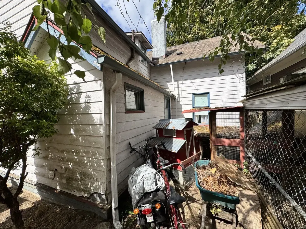 Tacoma Century Fixer 4/2 — $280K / $550K ARV - Photo 4