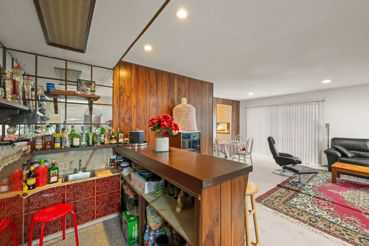 South Seattle Opportunity — Spacious Living Area - Photo 29