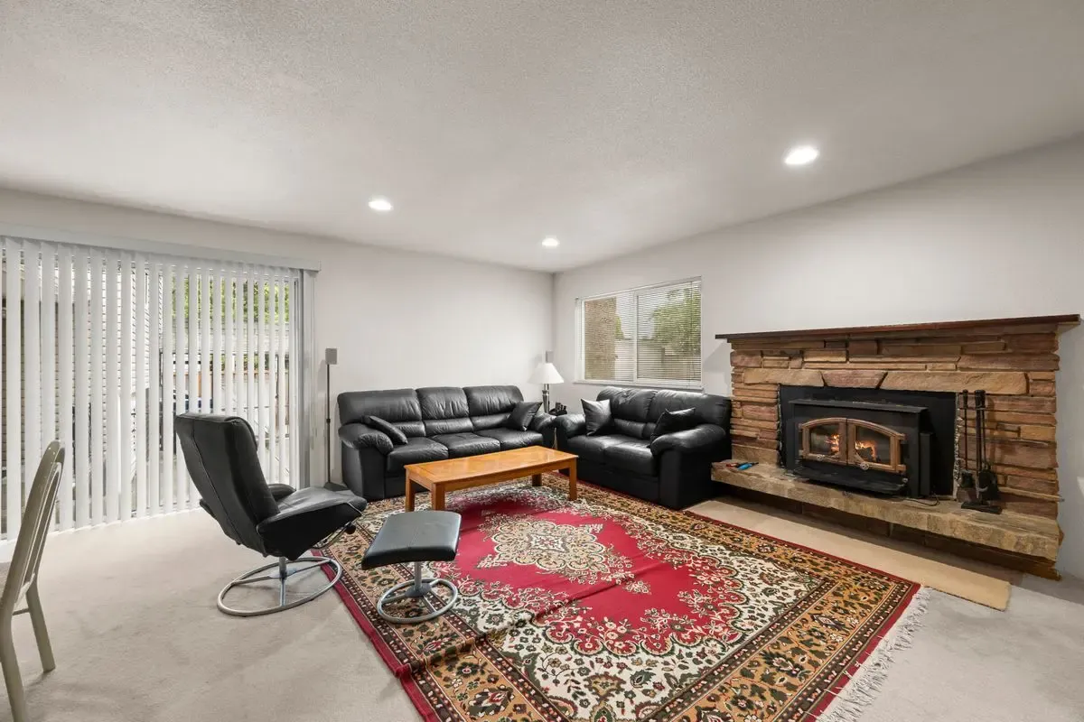 South Seattle Opportunity — Spacious Living Area - Photo 32