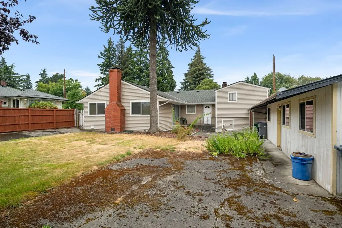South Seattle Opportunity — Spacious Living Area - Photo 8