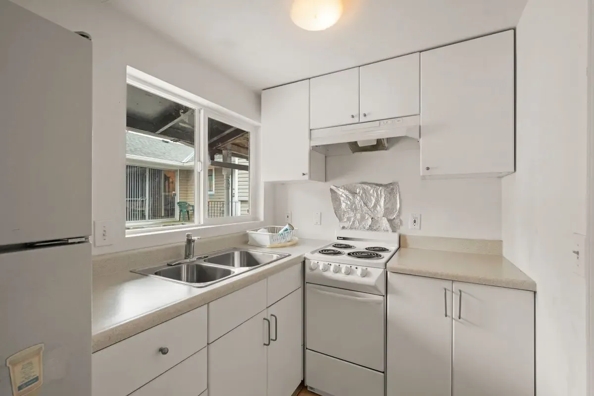 South Seattle Opportunity — Spacious Living Area - Photo 14