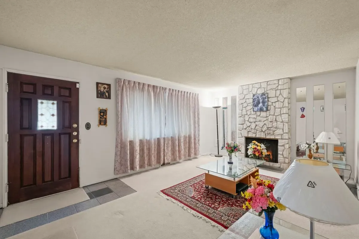 South Seattle Opportunity — Spacious Living Area - Photo 17