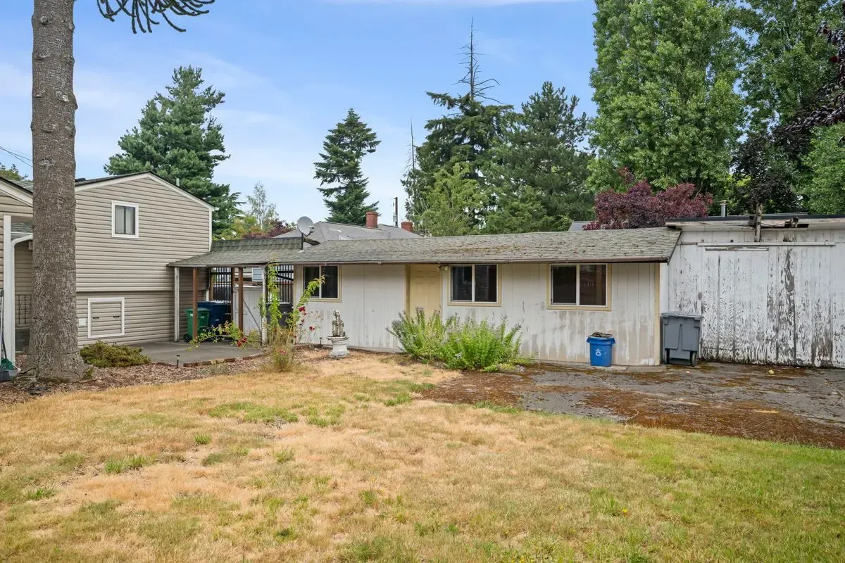 South Seattle Opportunity — Spacious Living Area - Photo 5