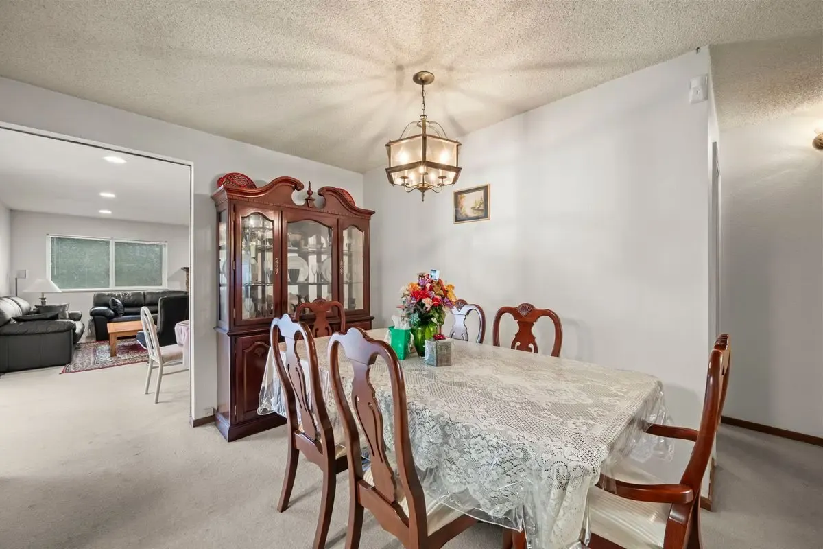South Seattle Opportunity — Spacious Living Area - Photo 26