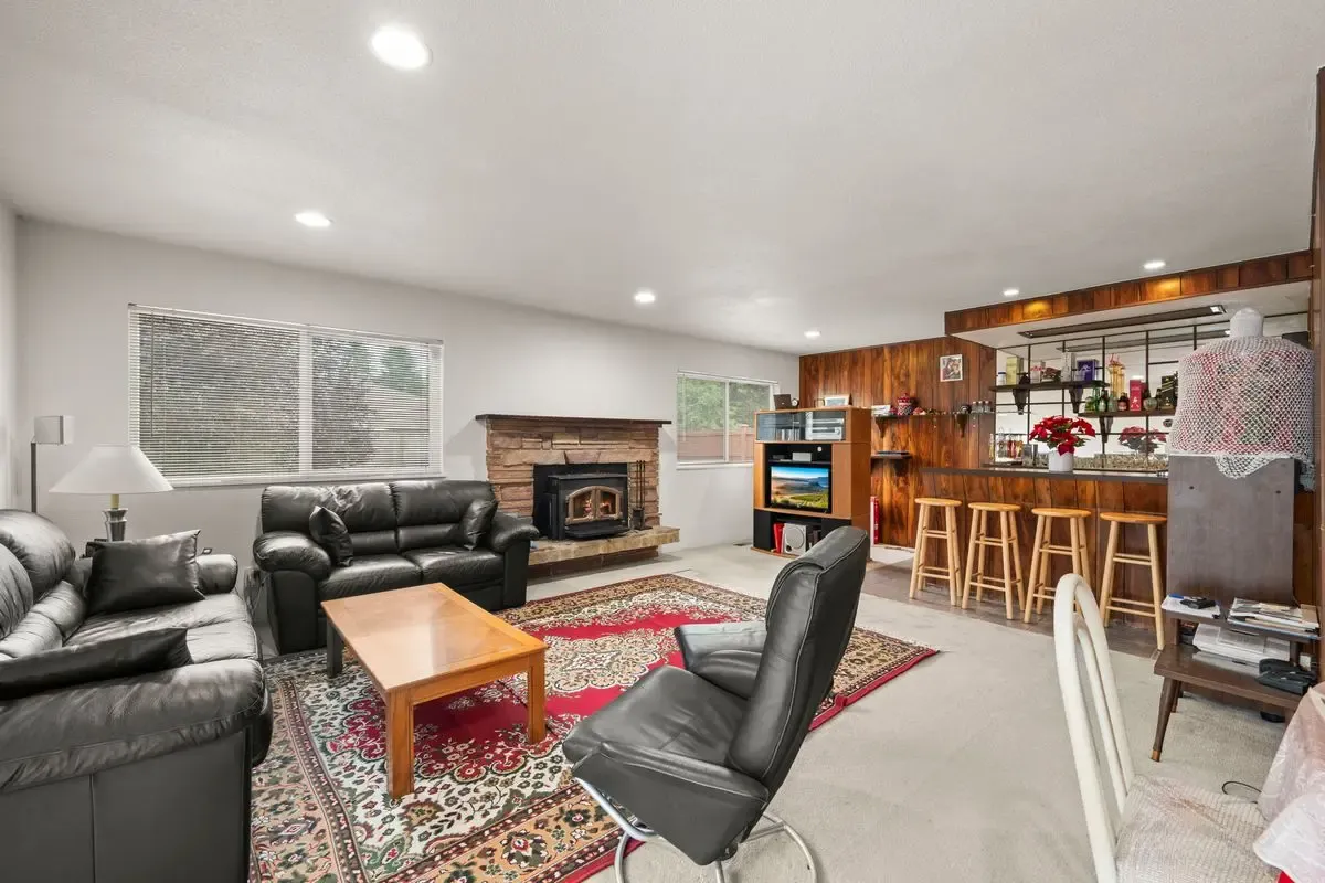 South Seattle Opportunity — Spacious Living Area - Photo 33