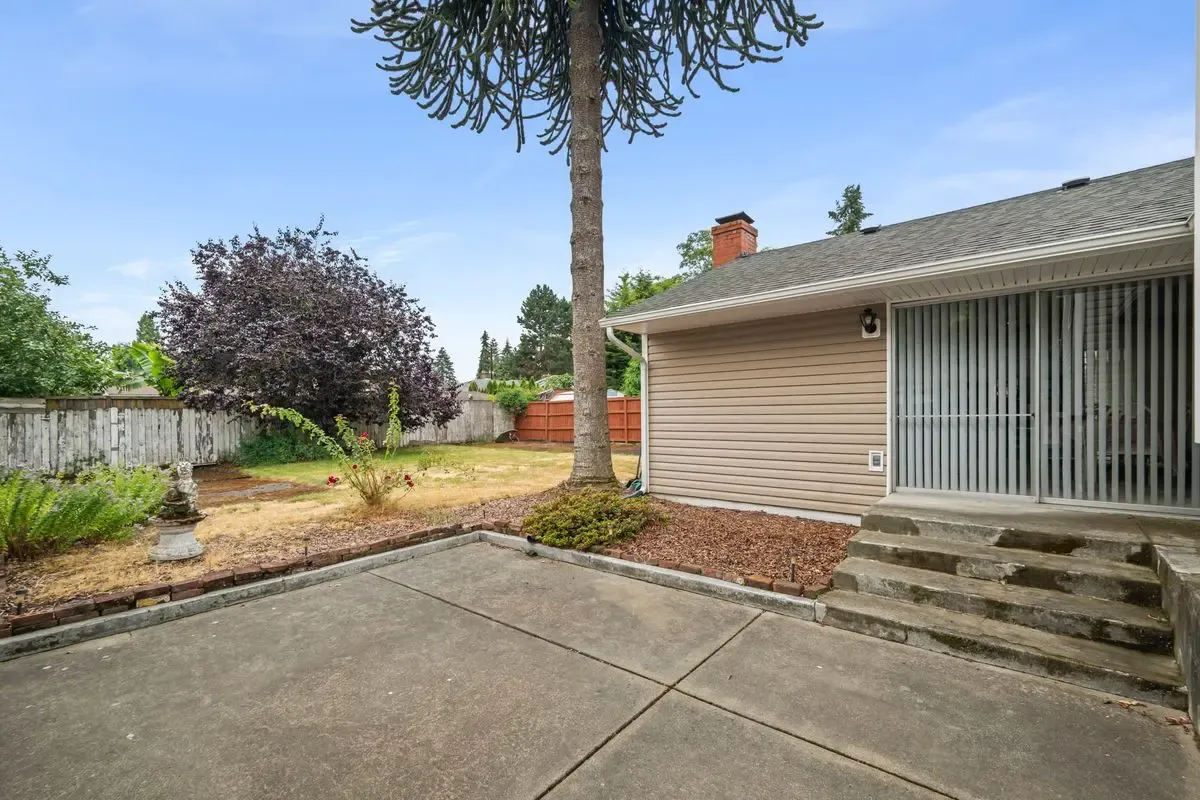 South Seattle Opportunity — Spacious Living Area - Photo 10