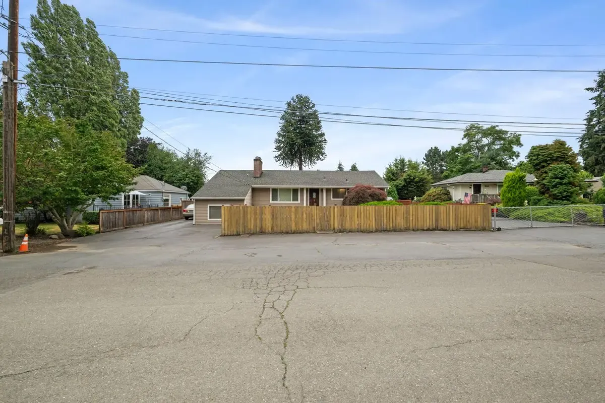 South Seattle Opportunity — Spacious Living Area - Photo 2