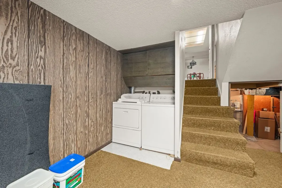 South Seattle Opportunity — Spacious Living Area - Photo 37