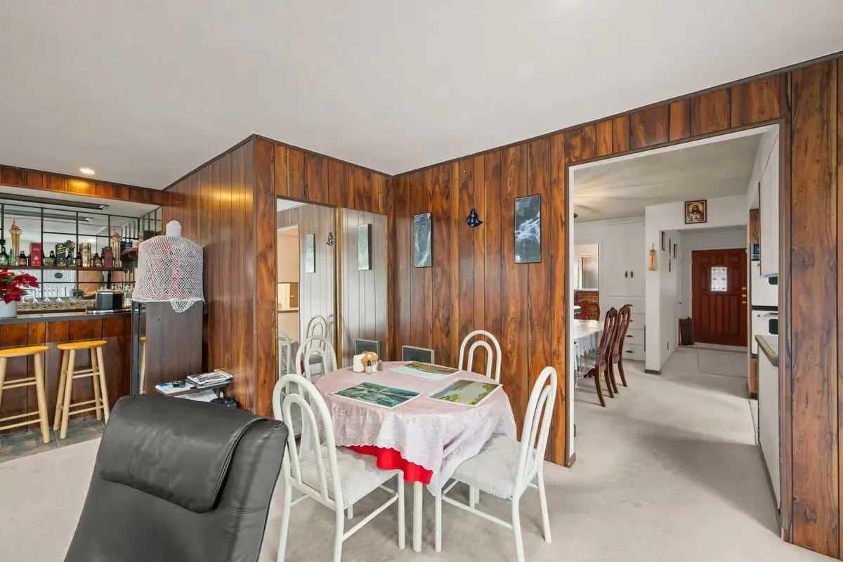 South Seattle Opportunity — Spacious Living Area - Photo 27