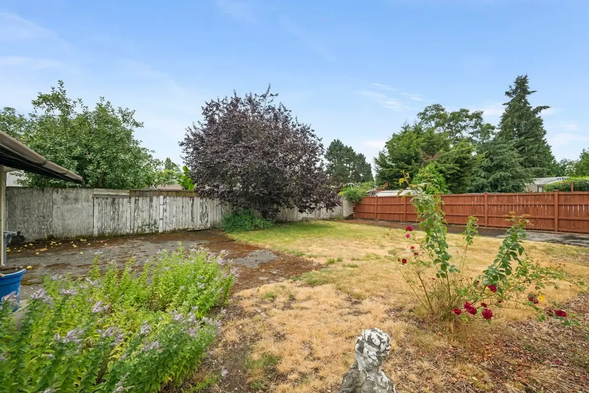 South Seattle Opportunity — Spacious Living Area - Photo 9