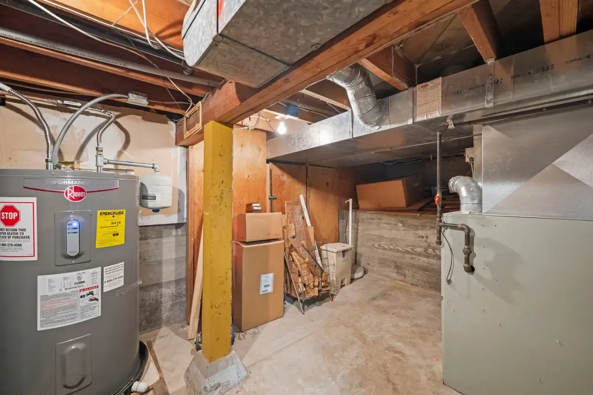 South Seattle Opportunity — Spacious Living Area - Photo 40