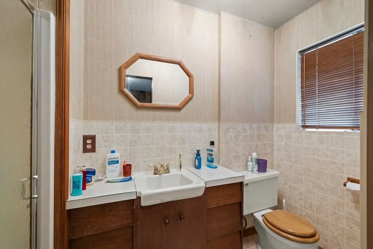 South Seattle Opportunity — Spacious Living Area - Photo 22