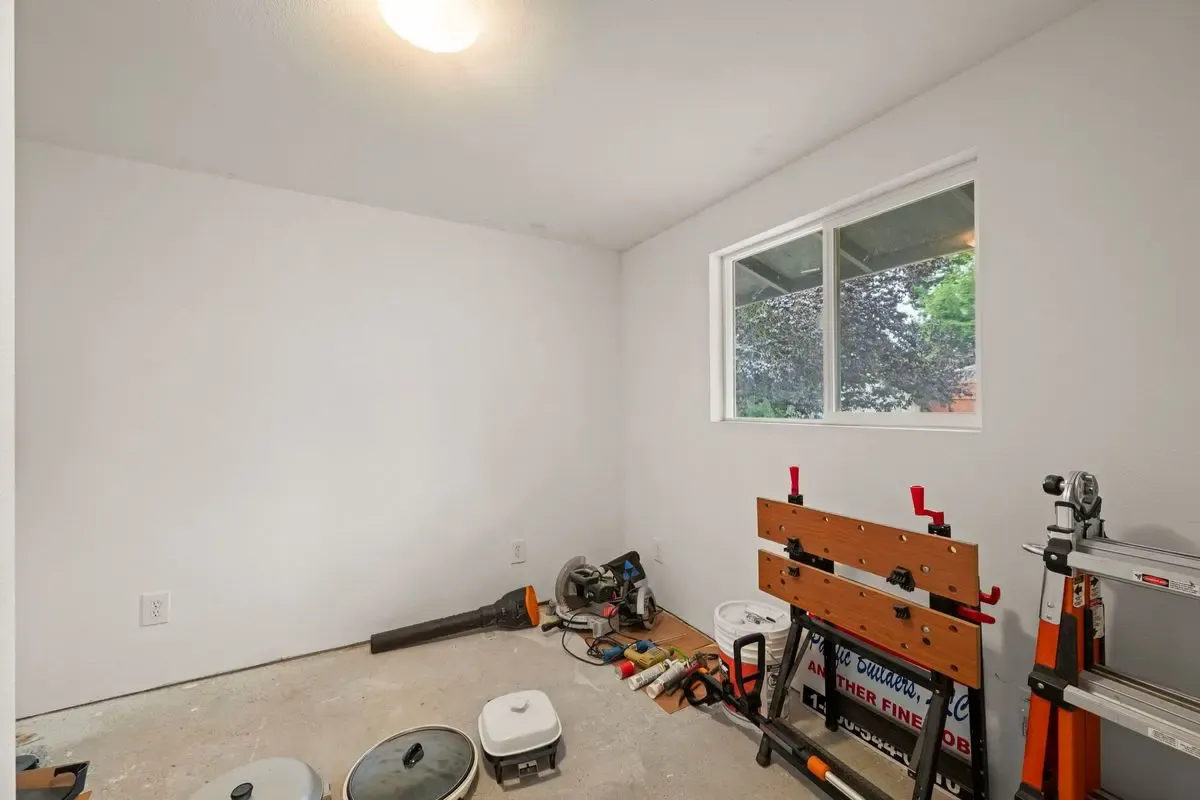 South Seattle Opportunity — Spacious Living Area - Photo 13