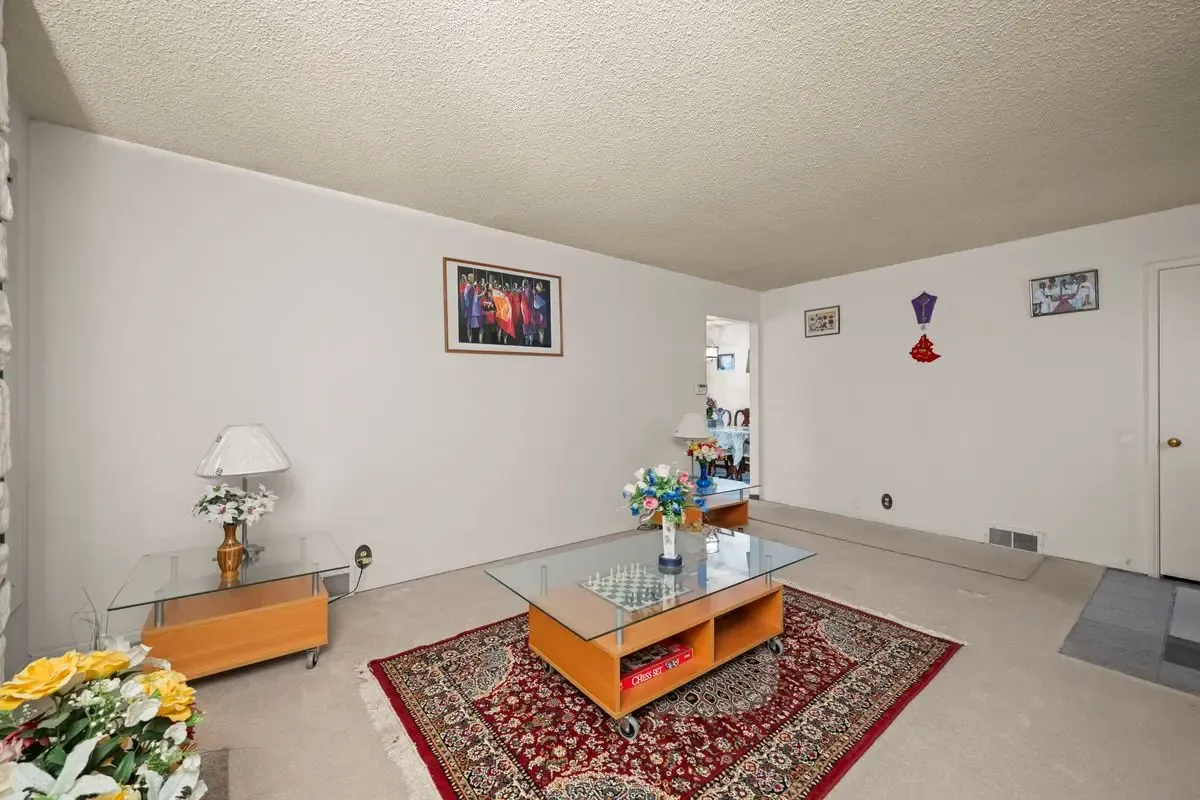 South Seattle Opportunity — Spacious Living Area - Photo 19