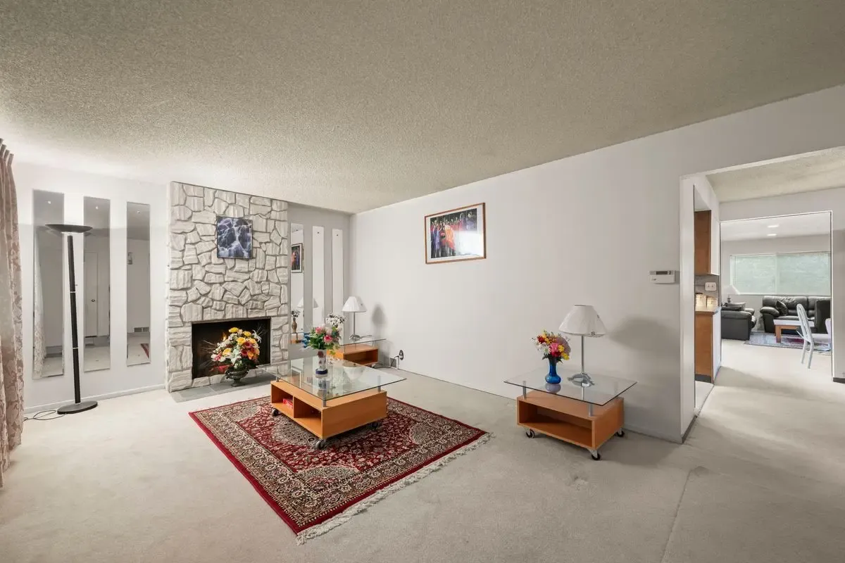 South Seattle Opportunity — Spacious Living Area - Photo 20