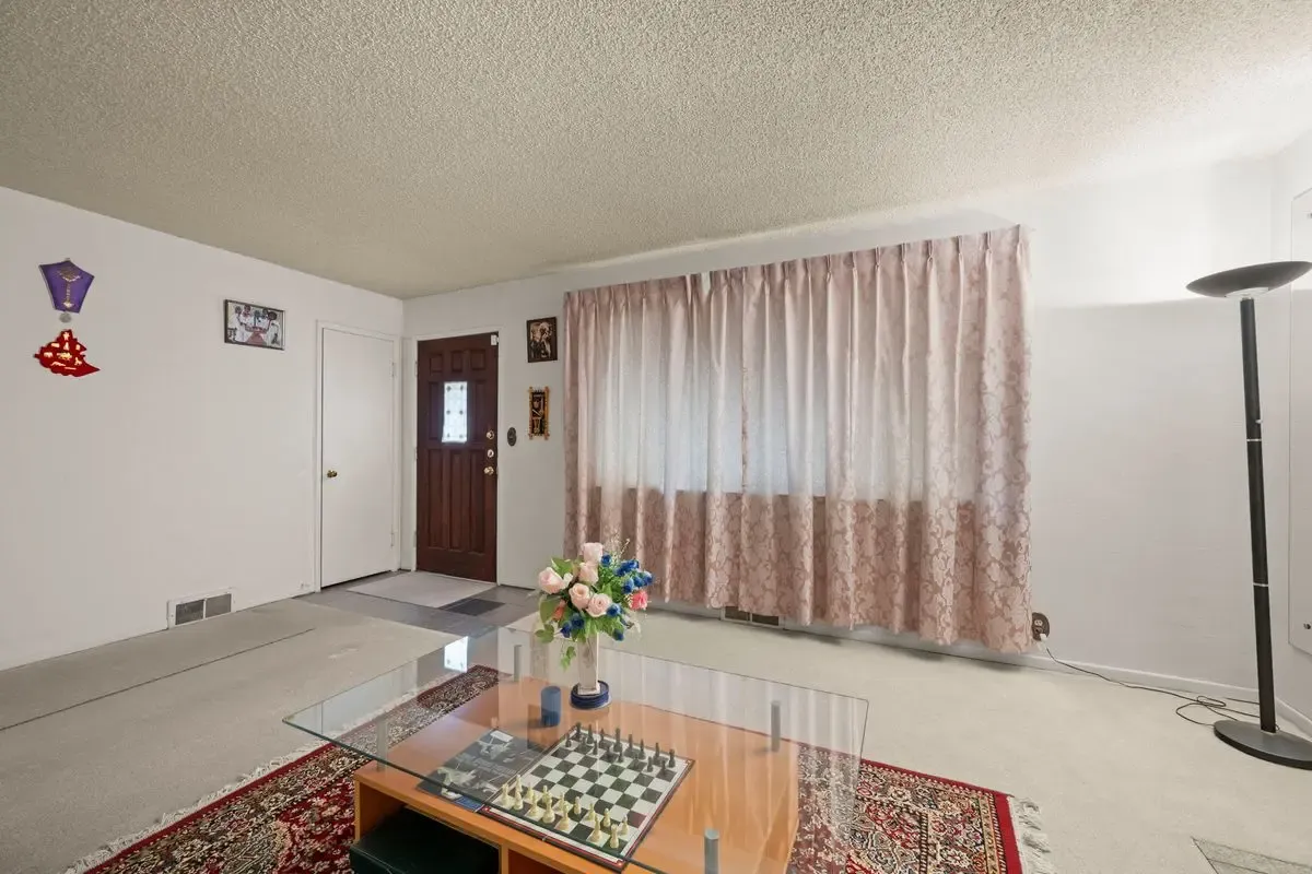 South Seattle Opportunity — Spacious Living Area - Photo 18
