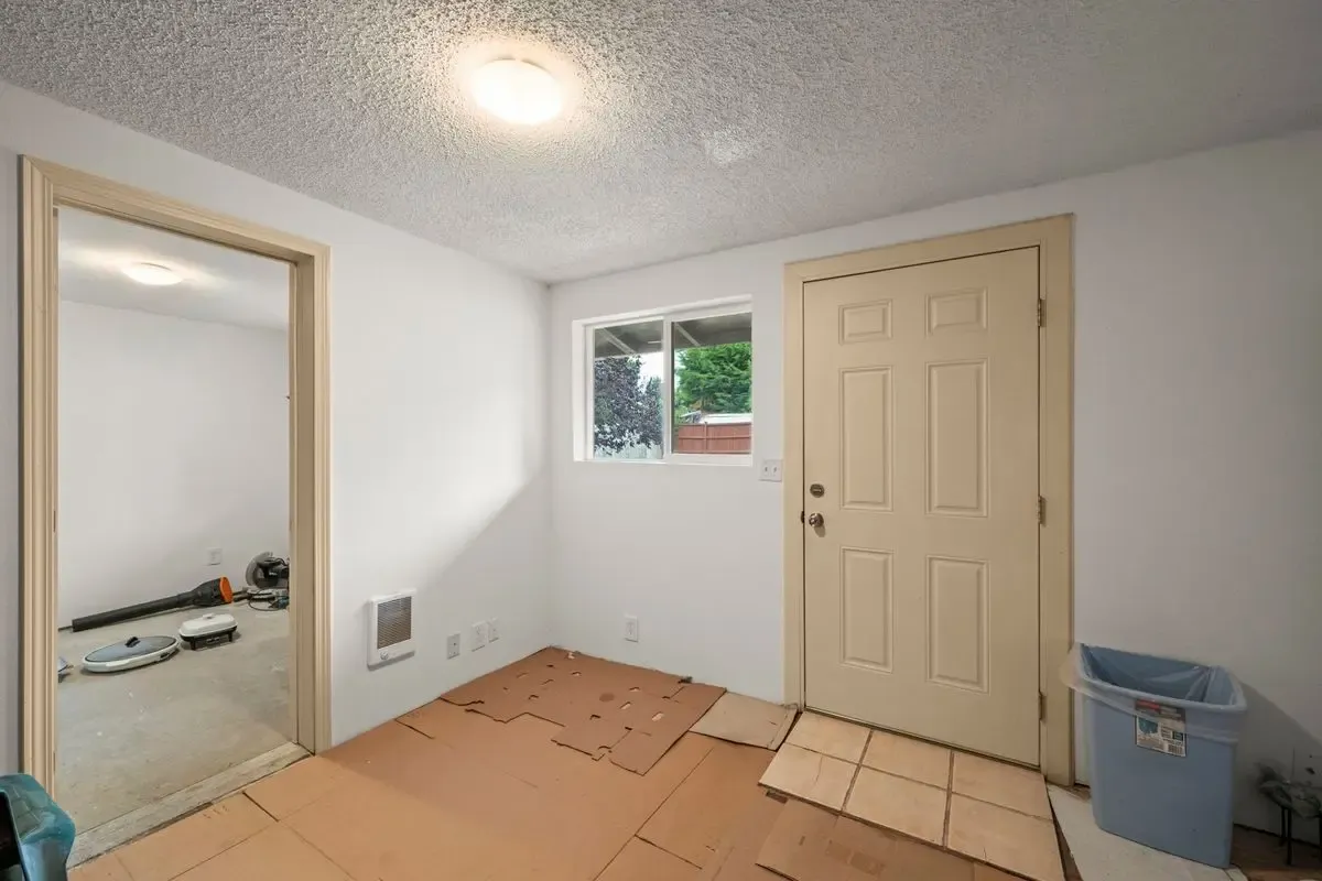 South Seattle Opportunity — Spacious Living Area - Photo 12