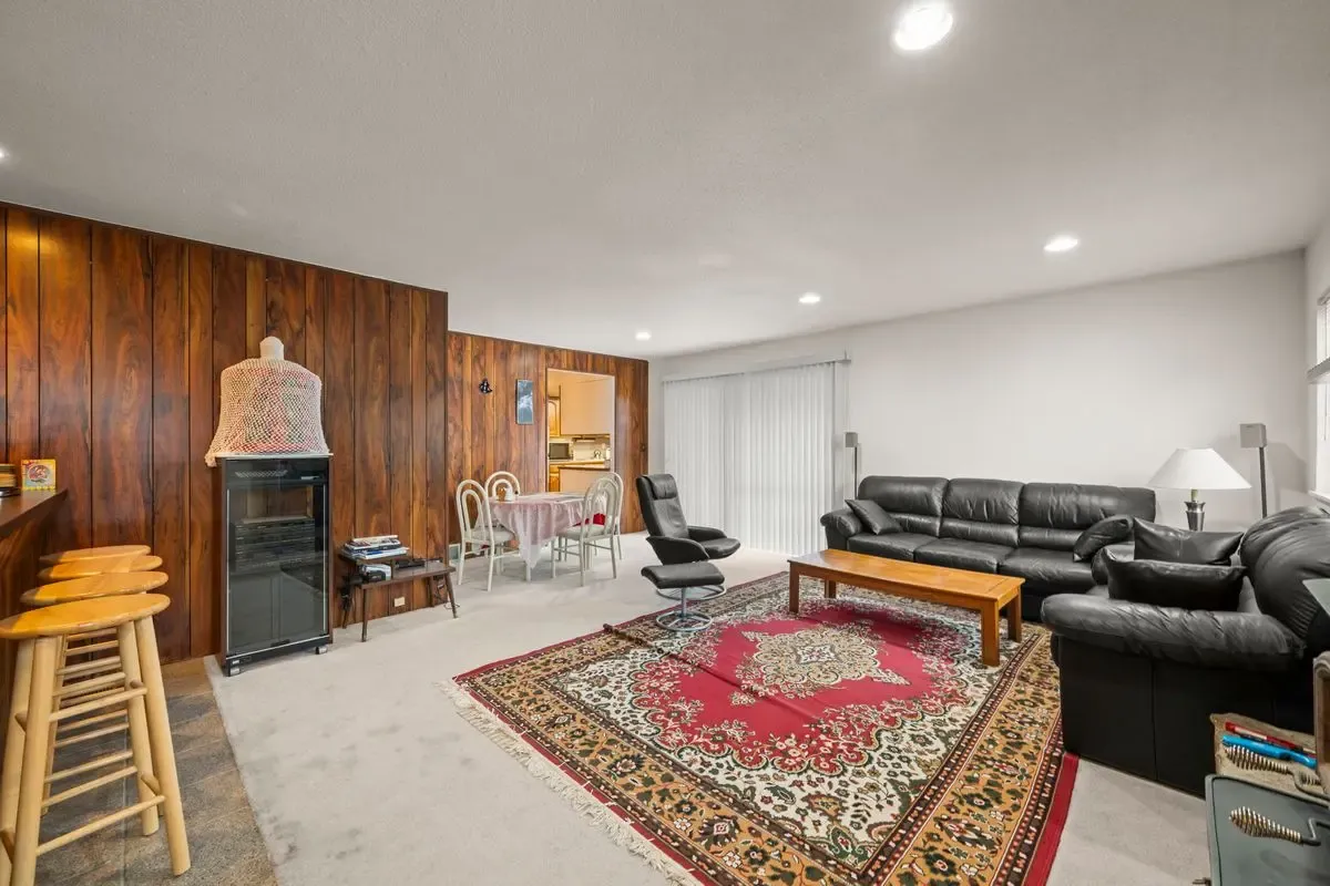 South Seattle Opportunity — Spacious Living Area - Photo 31