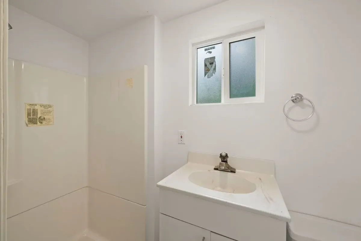 South Seattle Opportunity — Spacious Living Area - Photo 15