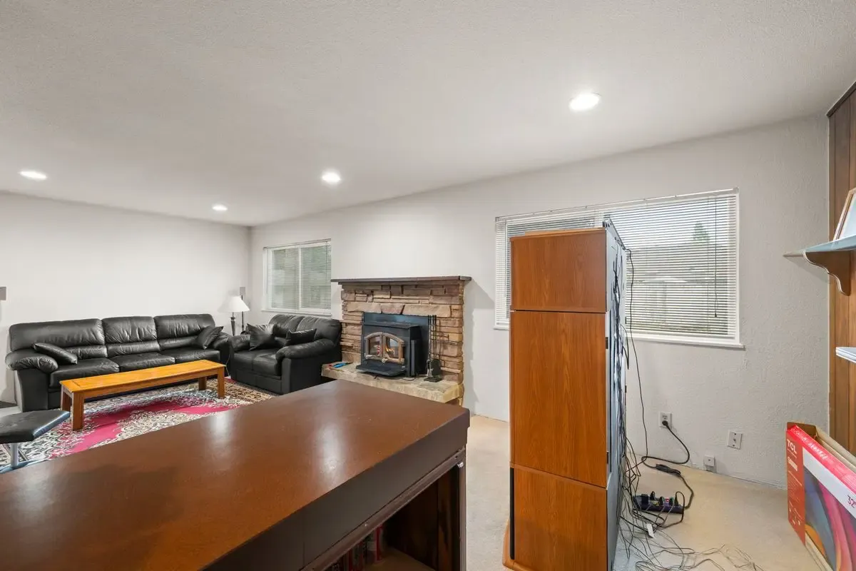 South Seattle Opportunity — Spacious Living Area - Photo 28