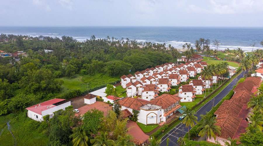 Nanu Beach Resort & Spa - Relaxing poolside area with lounge chairs