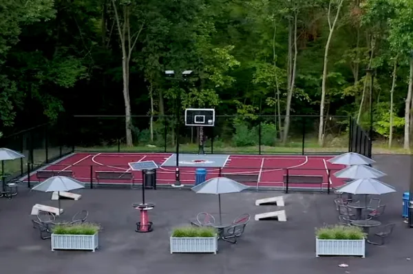 Upper Evergreen Dr. Half Court