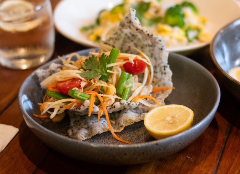 ขายร้านไทย Take away ร้าน busy มีลูกค้าเยอะ ใช้พนักงาน น้อย