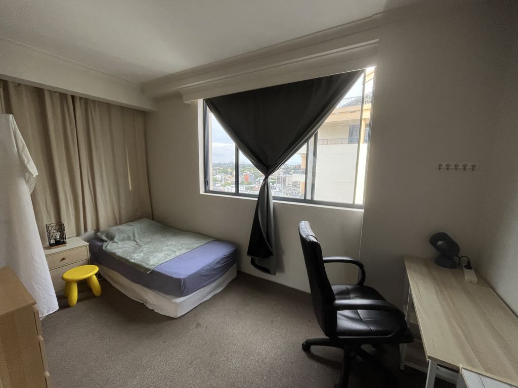 หาคนอยู่ Living Room ตึก Regis2 ในเมือง มาเดี่ยว