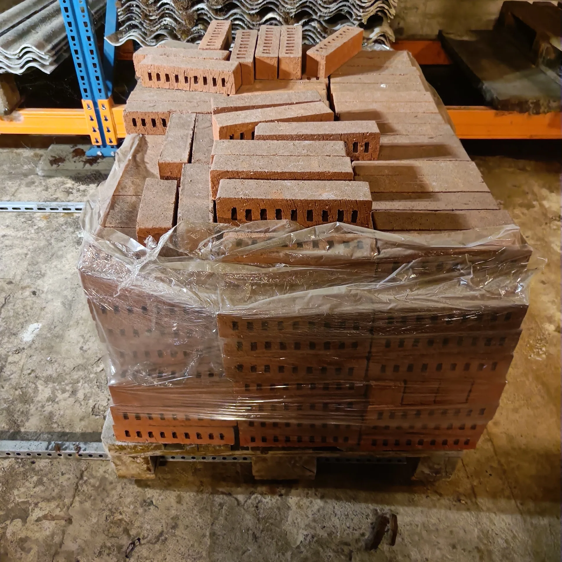 4st pall med tegel, olika modeller