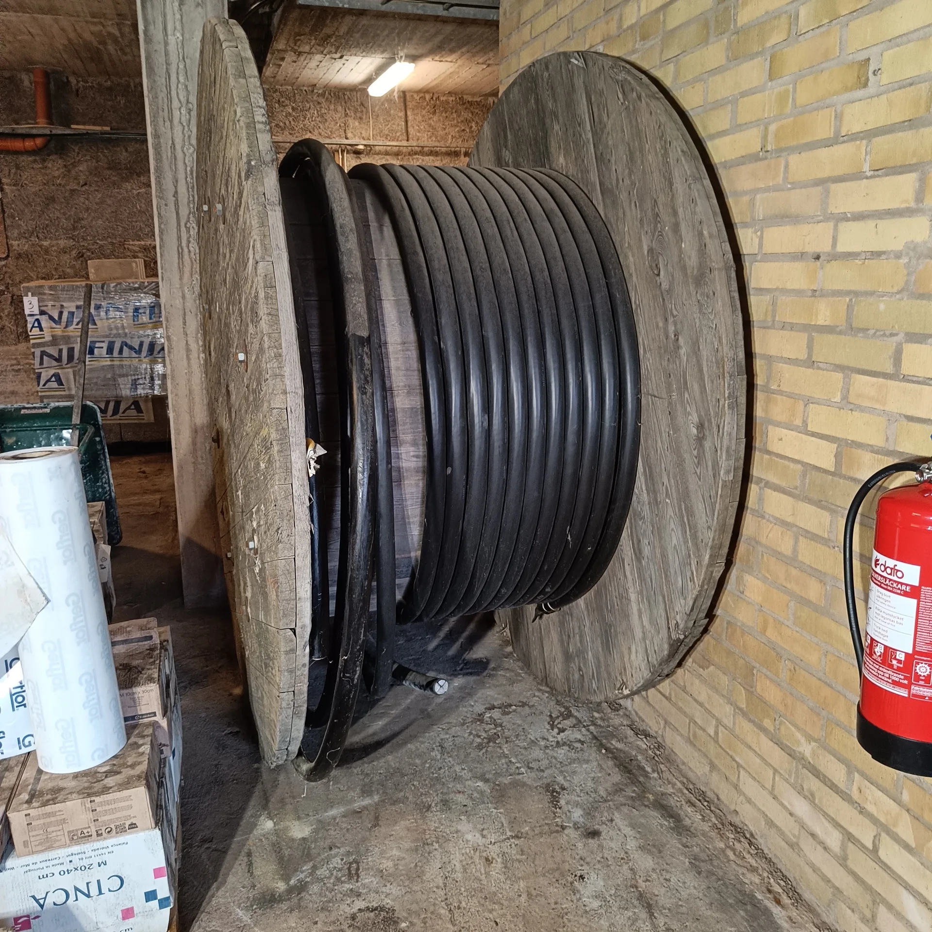 Kraftkabel alu, ca 5cm i diameter, ca 50m