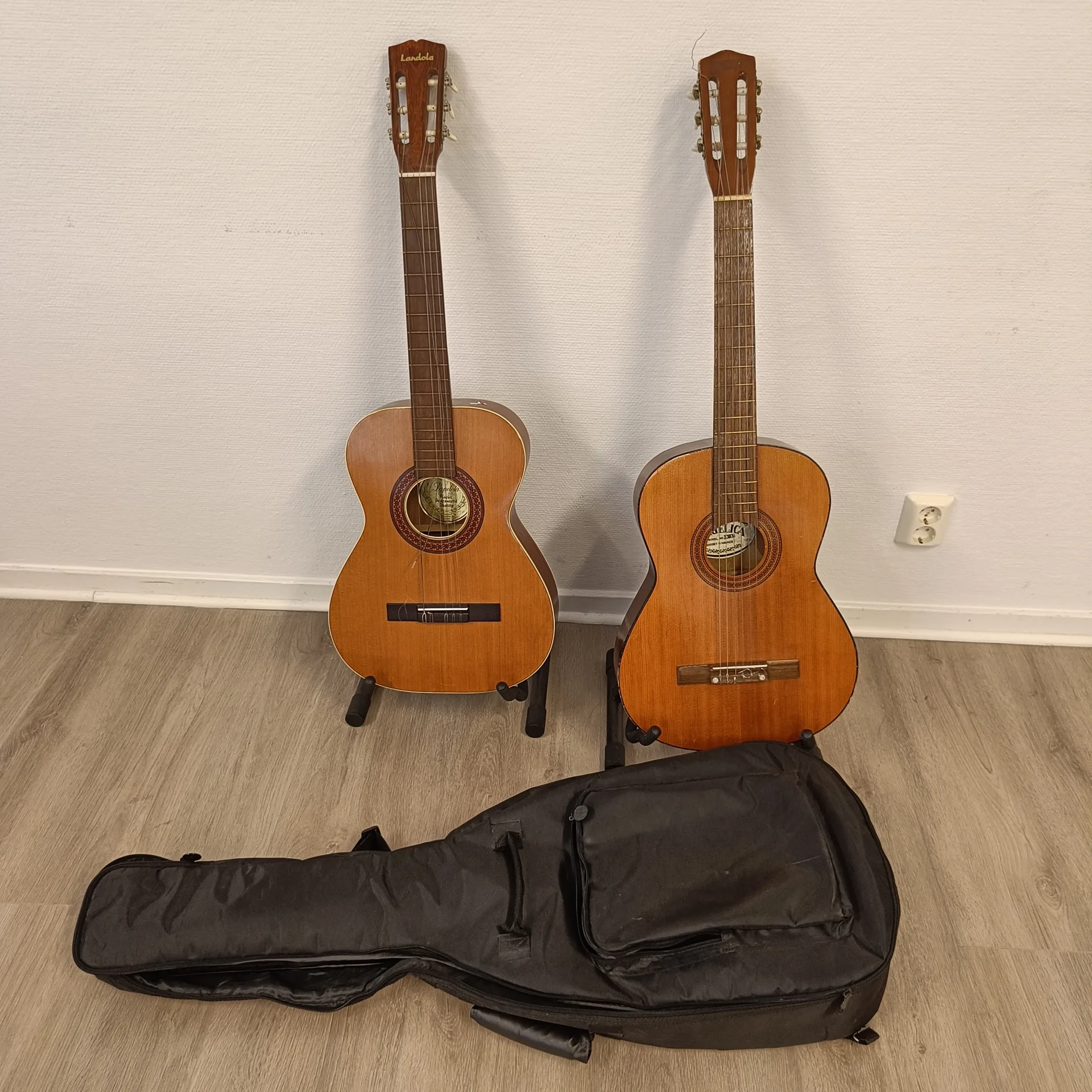 2st gitarrer, ställ och förvaring