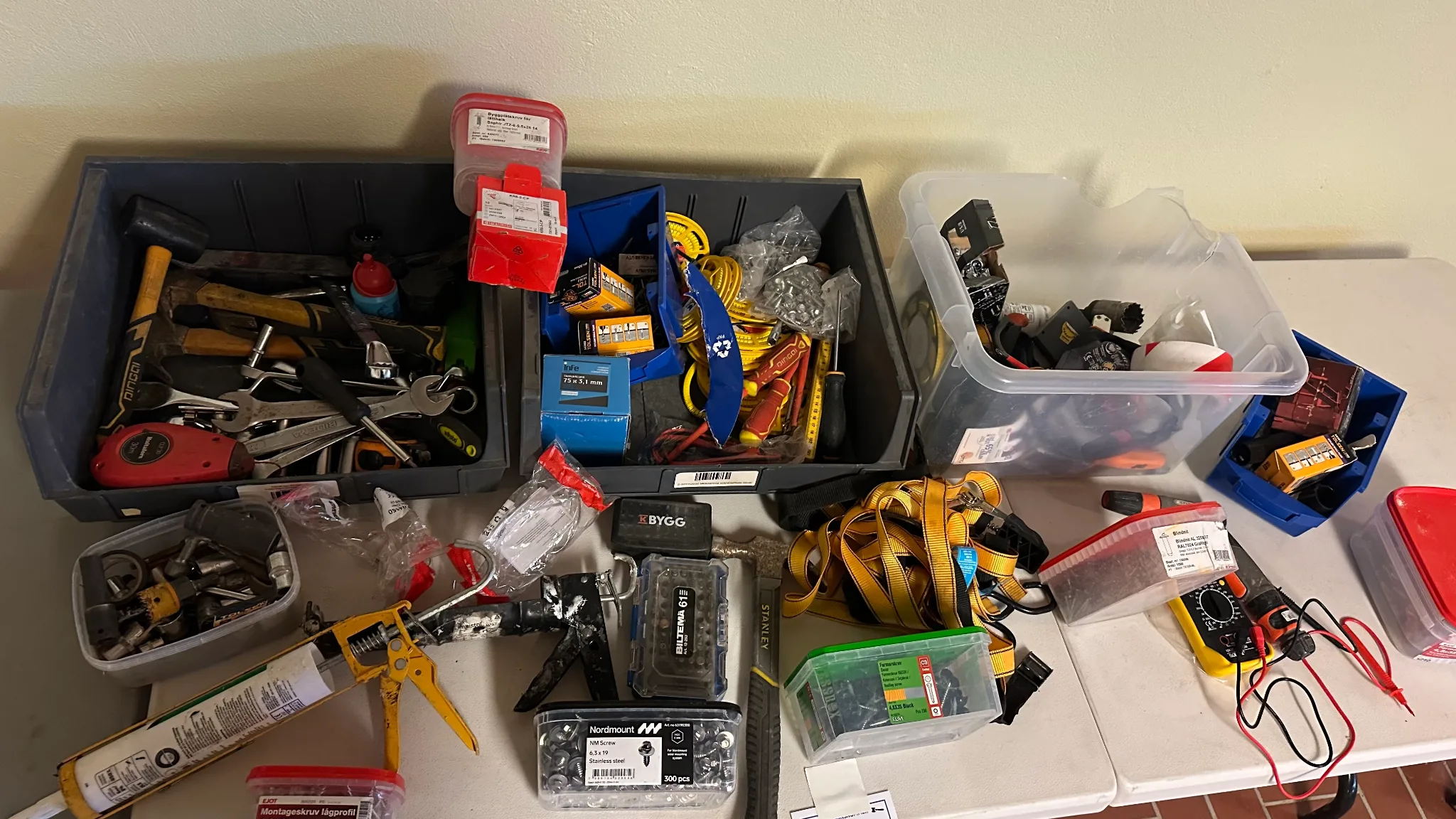 Handverktyg, infästningsmaterial, mätinstrument