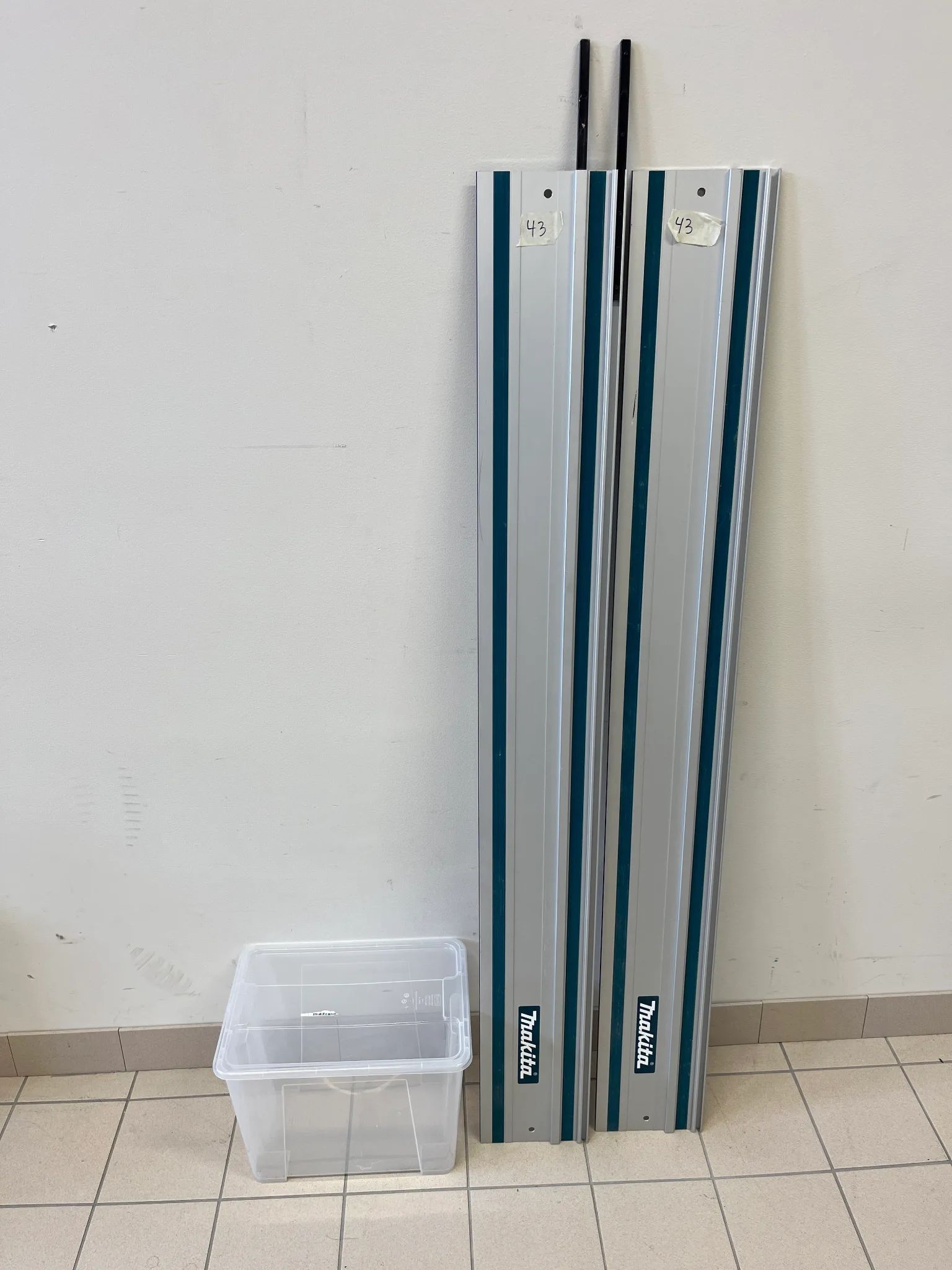2st Sågskenor Makita 150+150 cm på auktion i Lomma hos Auctiona