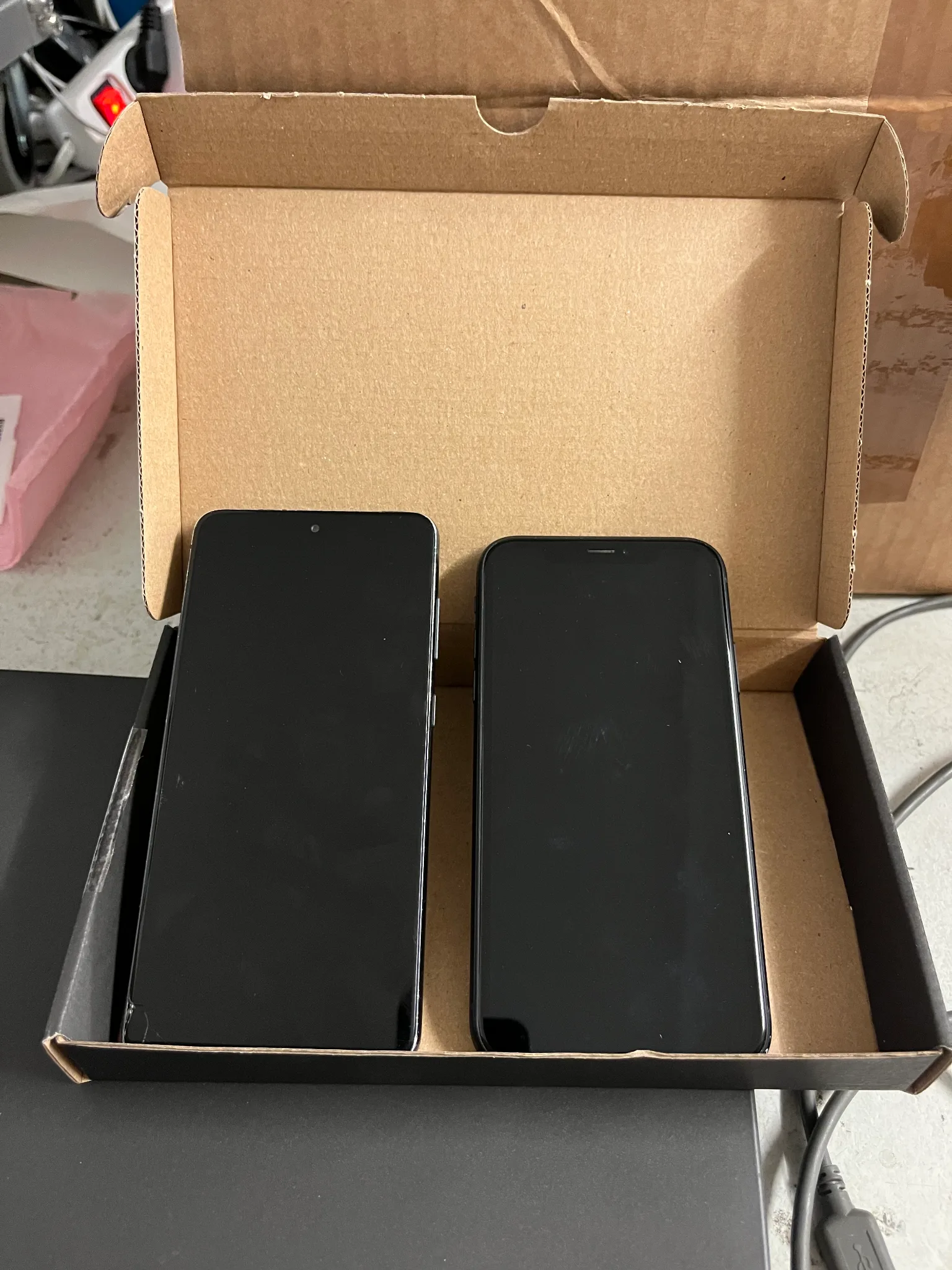 2 st telefoner på auktion i Boda Kyrkby hos Auctiona