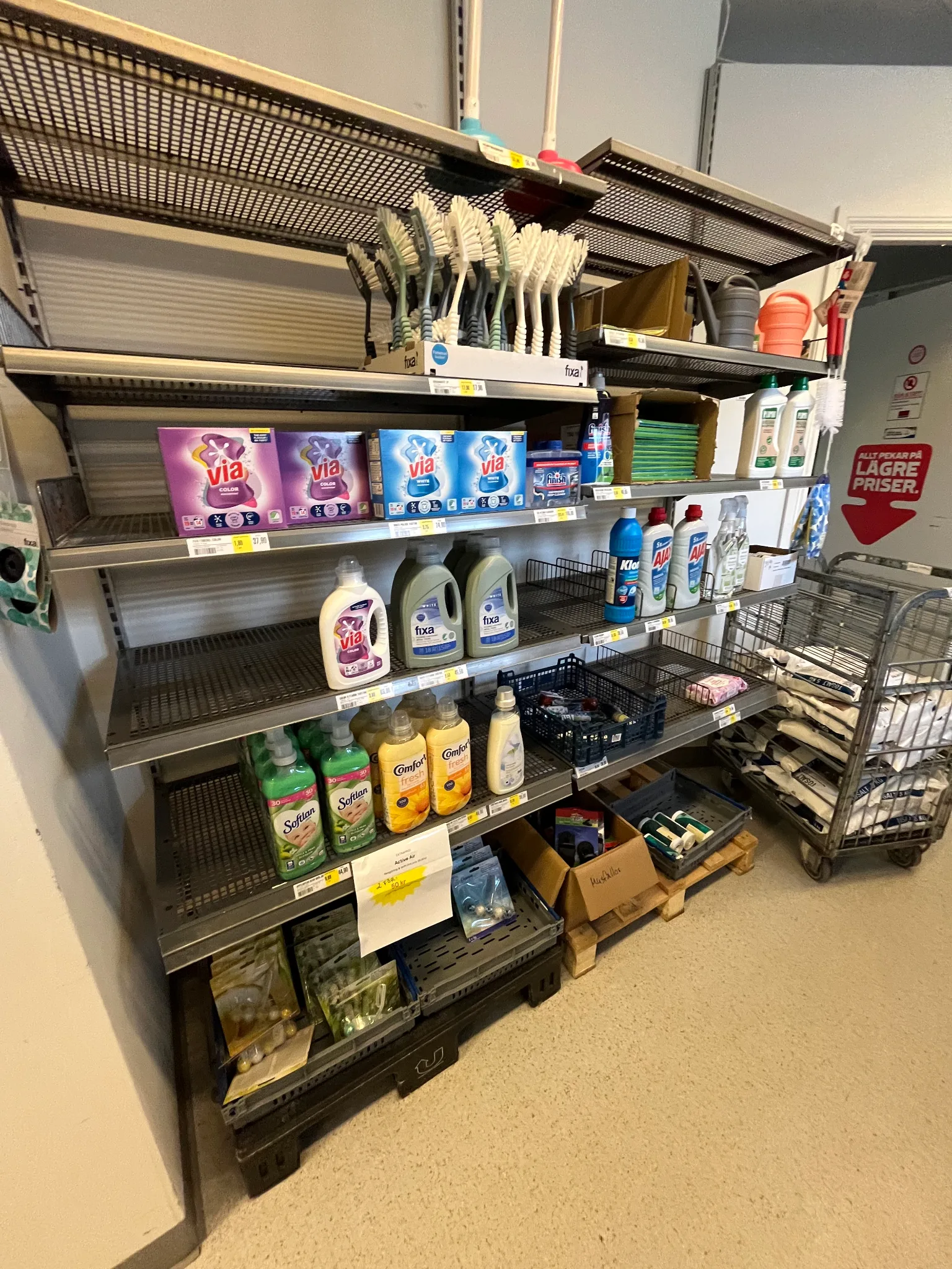 Tvättartiklar, musfällor, tösalt mm på auktion i Boda Kyrkby hos Auctiona