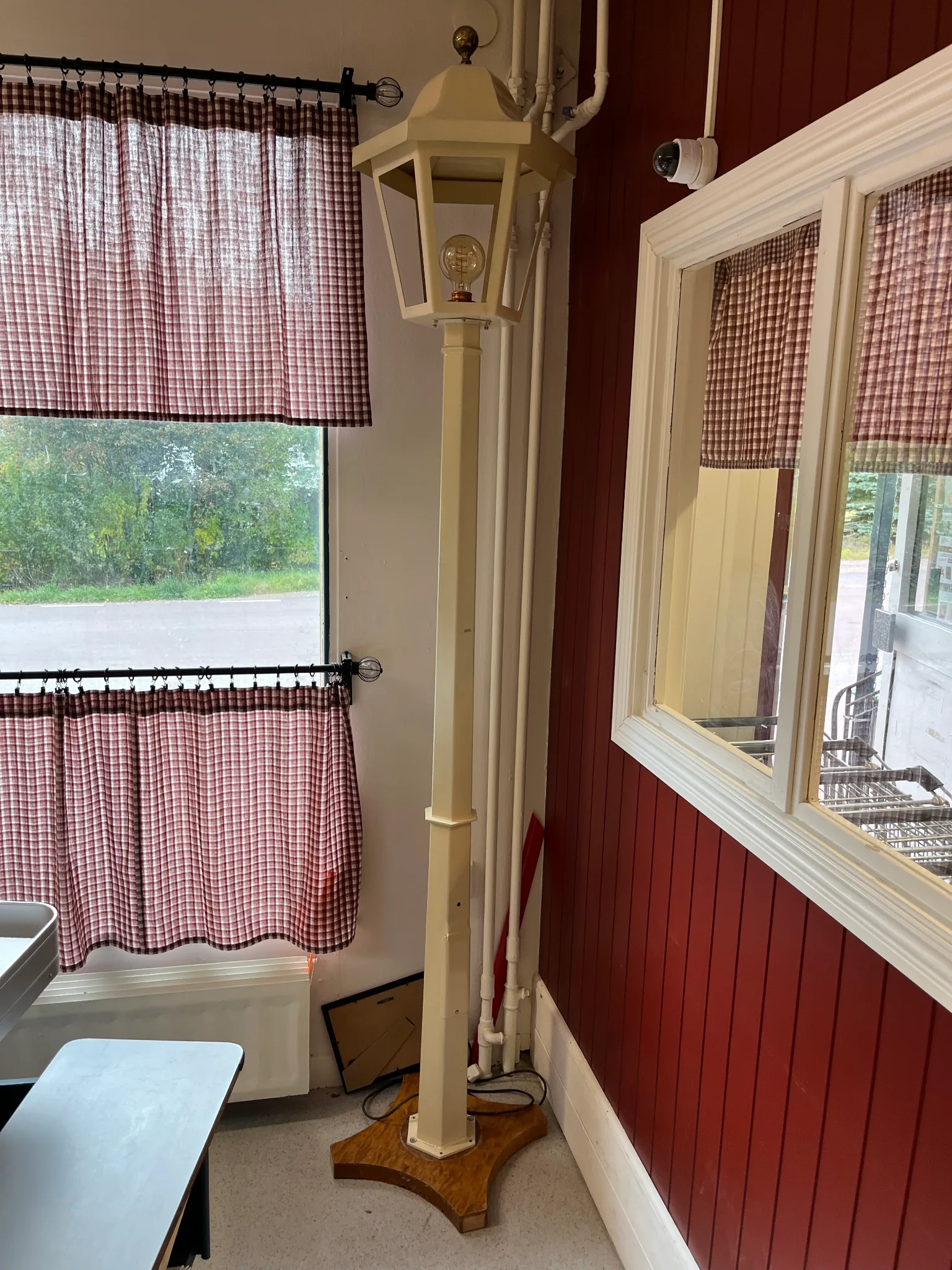 Golvlampa på auktion i Boda Kyrkby hos Auctiona
