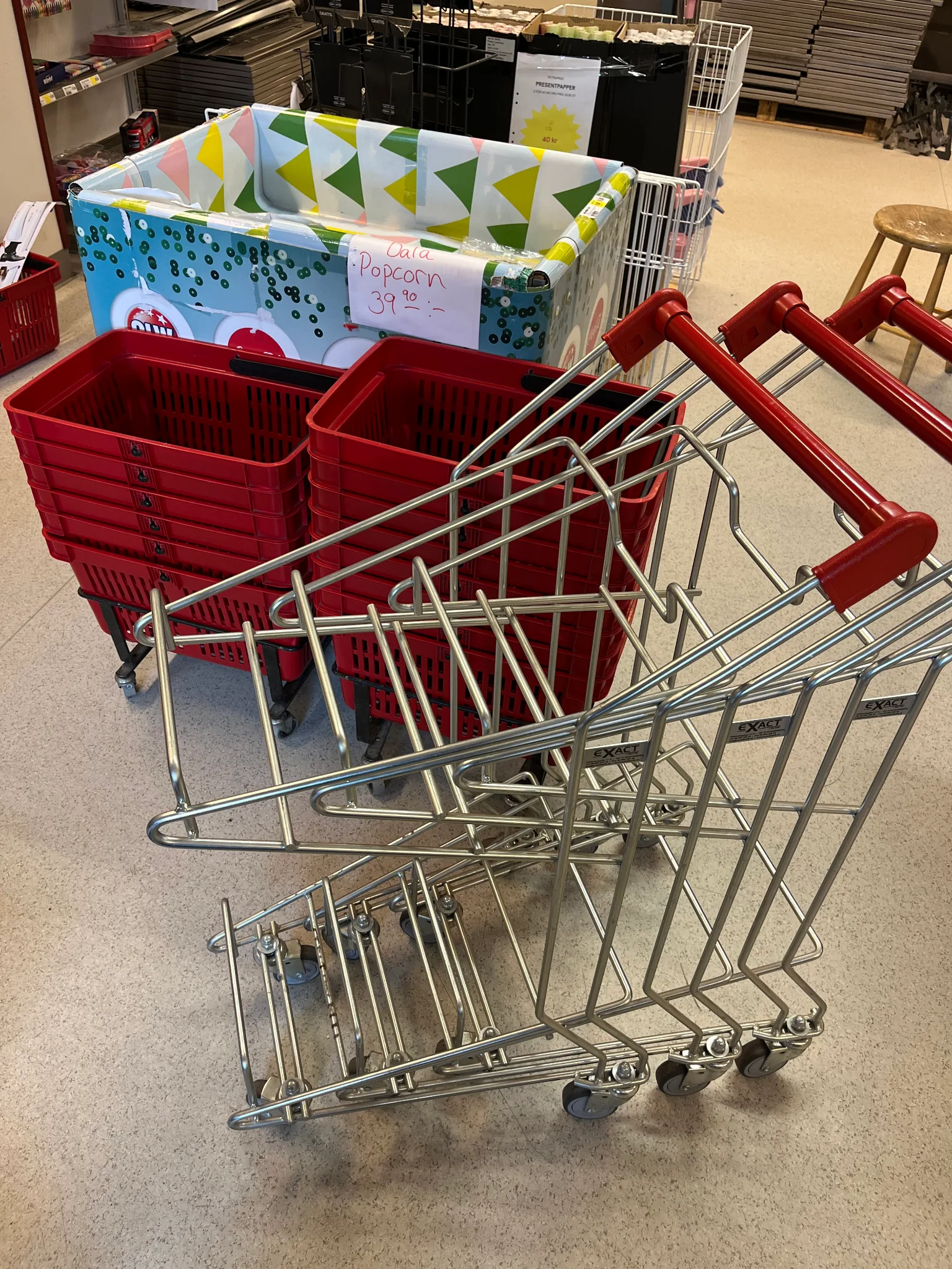 Varukorgar samt vagnar på auktion i Boda Kyrkby hos Auctiona
