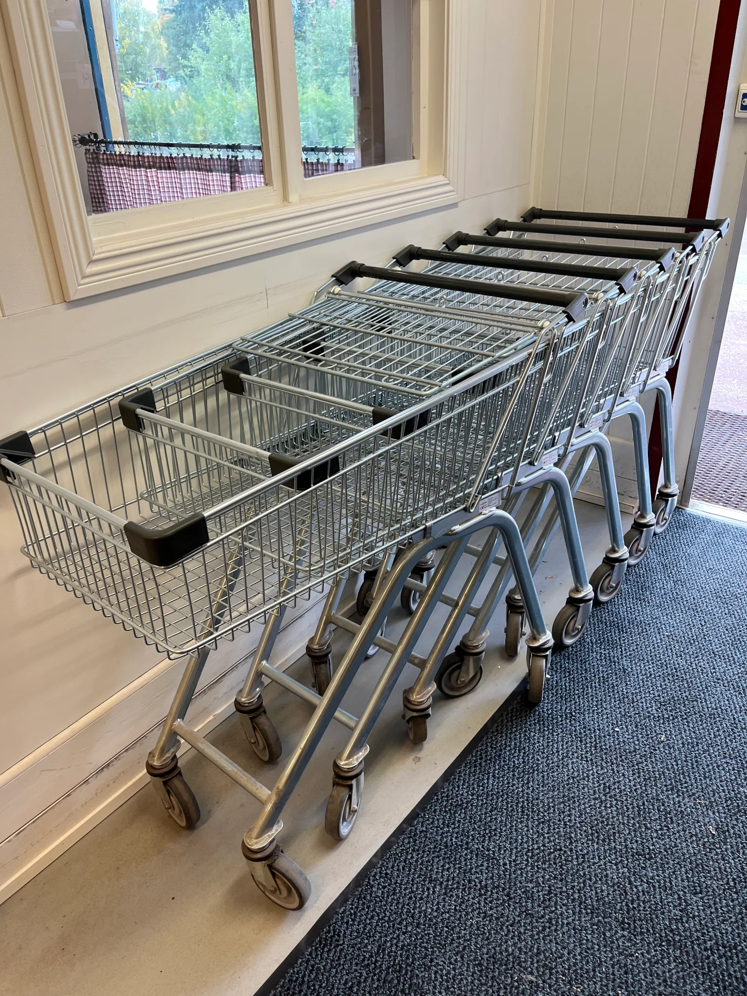 Kundvagnar på auktion i Boda Kyrkby hos Auctiona