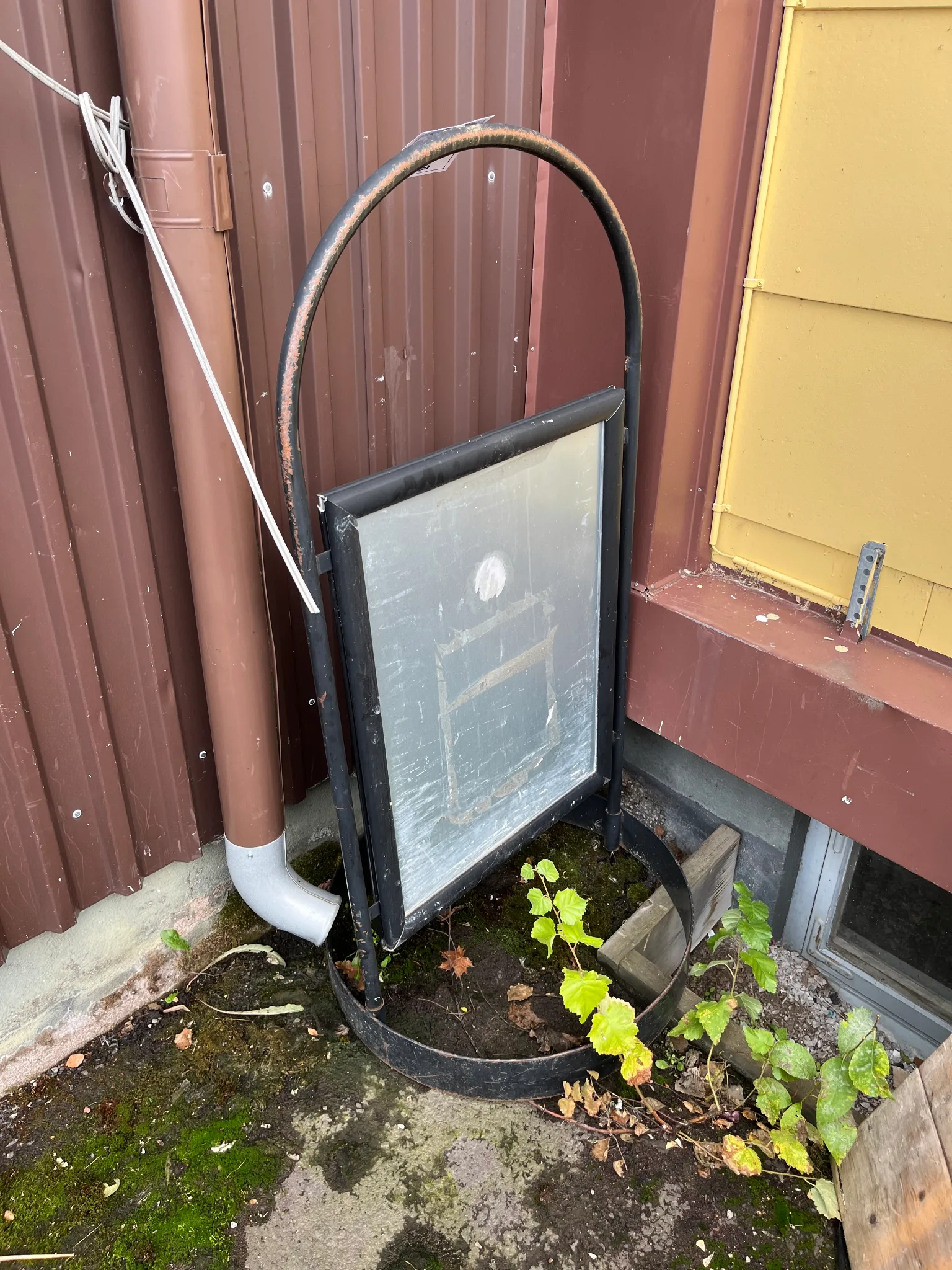 Gatupratare på auktion i Boda Kyrkby hos Auctiona