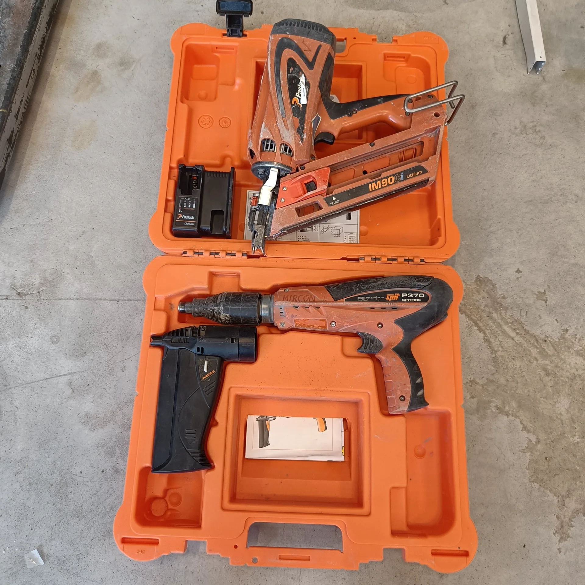 Bultpistol Spit samt Paslode spikpistol
