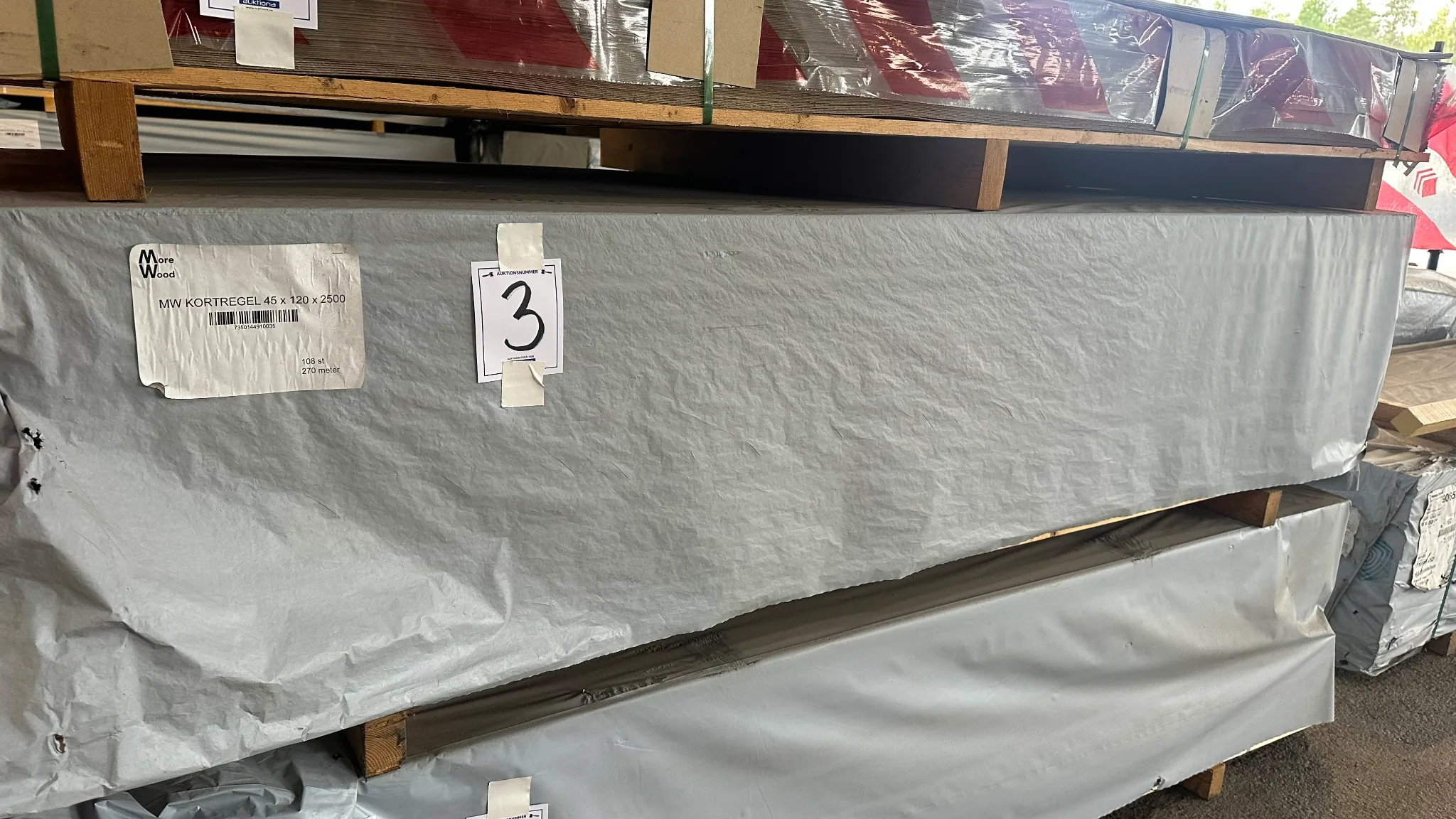 1 st paket reglar 45x120x2500 på auktion i Vetlanda hos Auctiona