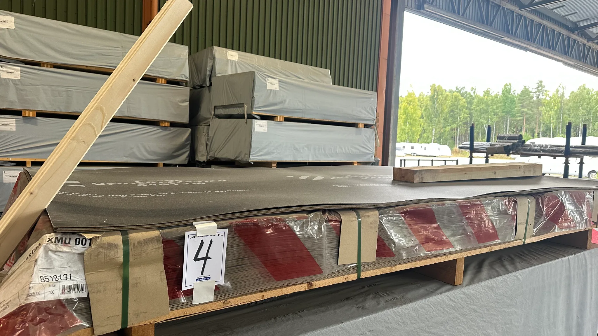 1 st paket underlagstak på auktion i Vetlanda hos Auctiona