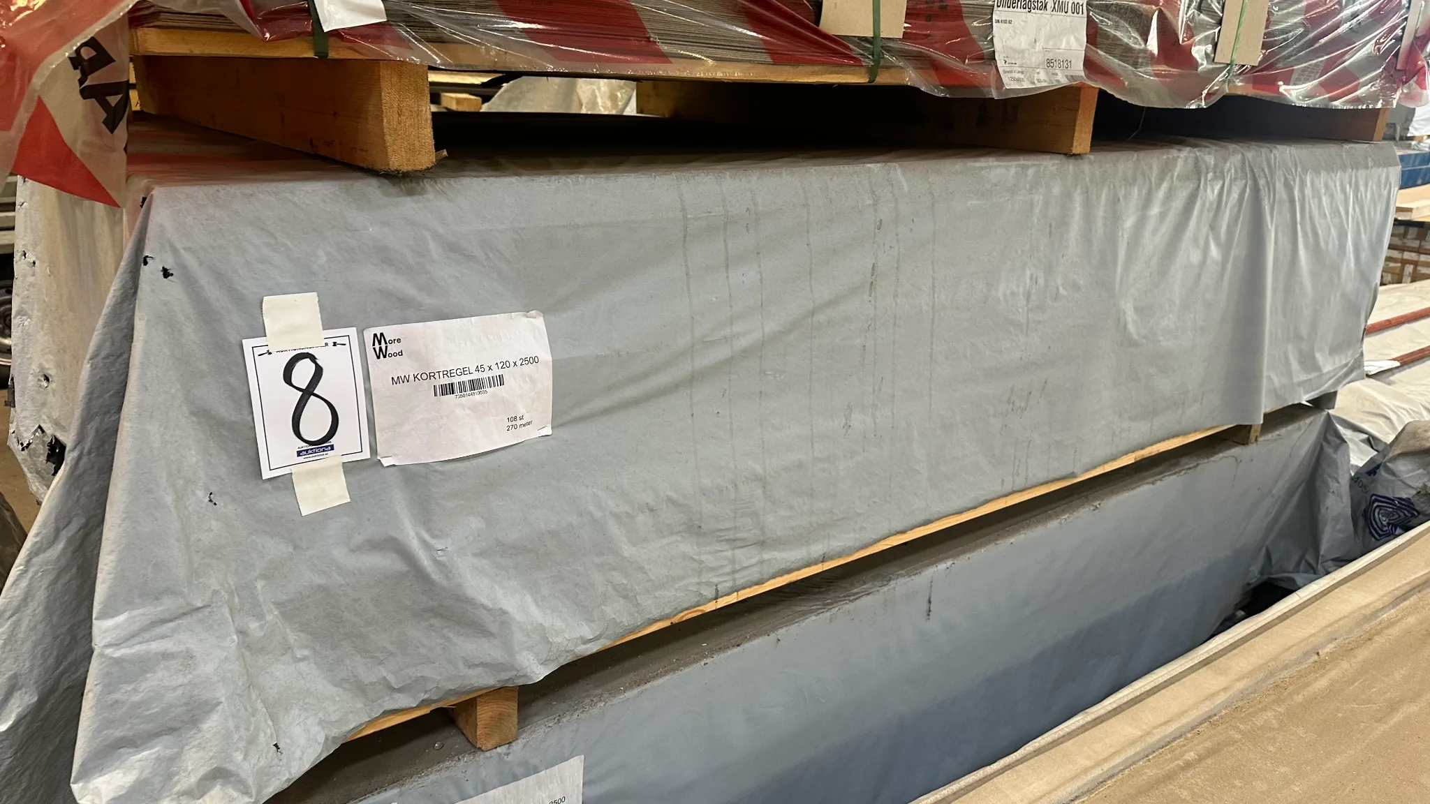 1 st paket reglar 45x120x2500 på auktion i Vetlanda hos Auctiona