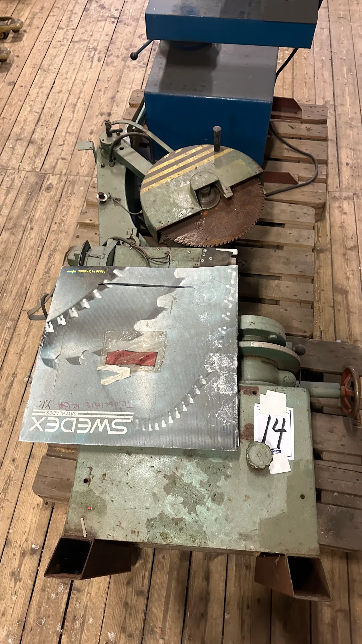 Pendelkap på auktion i Vetlanda hos Auctiona