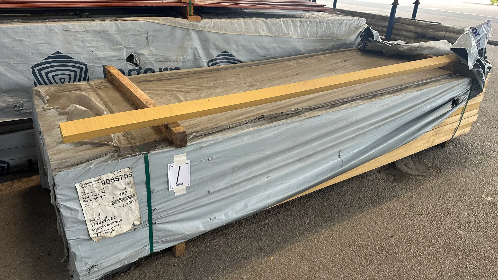 1 st paket reglar 58x58 på auktion i Vetlanda hos Auctiona