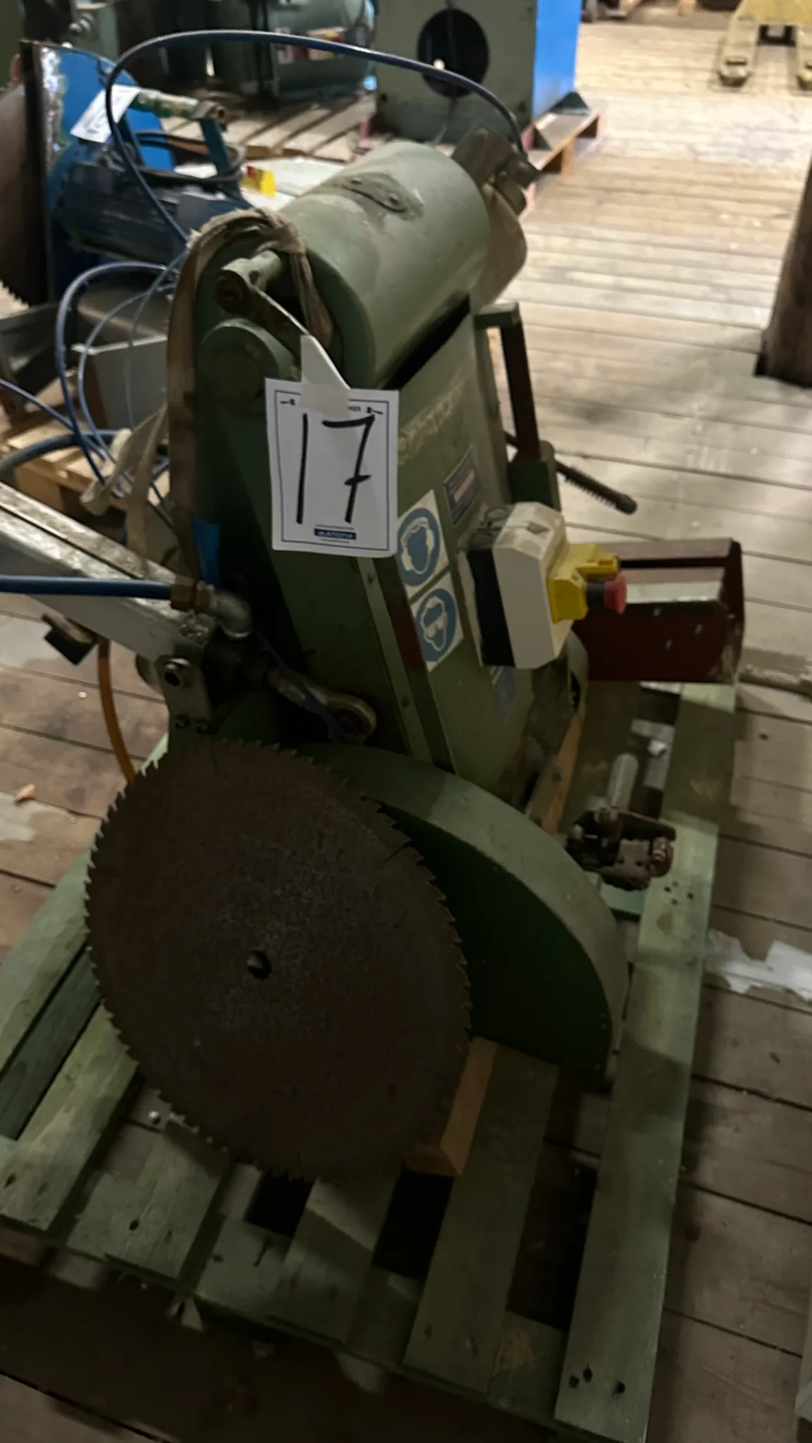 Pendelkap Waco på auktion i Vetlanda hos Auctiona