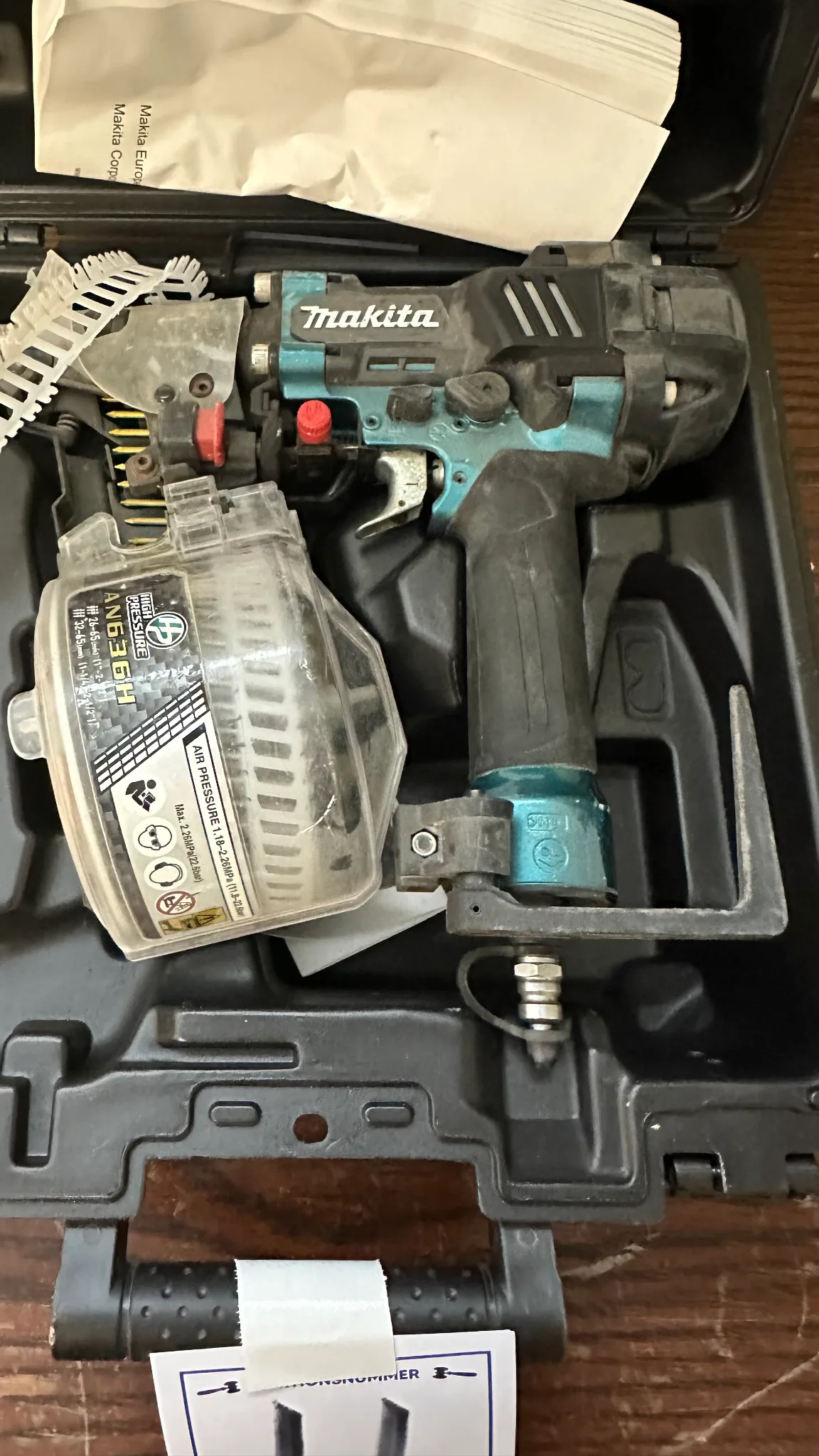 Pneumatisk spikpistol Makita